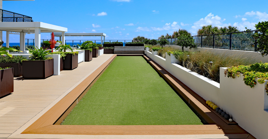5 big benefits of artificial grass in commercial spaces
